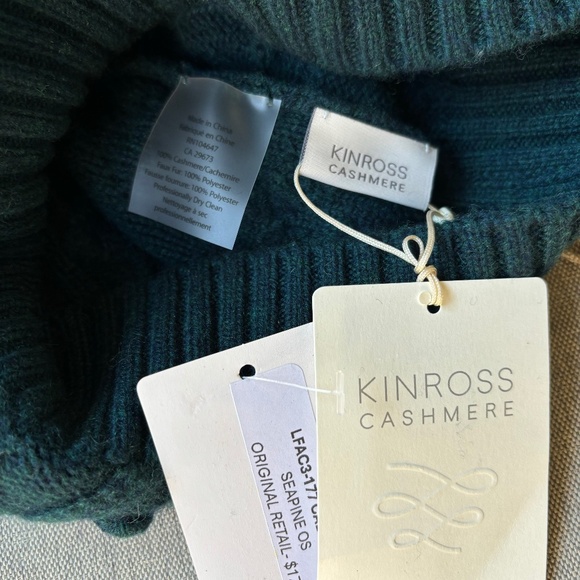 KINROSS CASHMERE CABLE HAT WITH POM - Picture 4 of 5